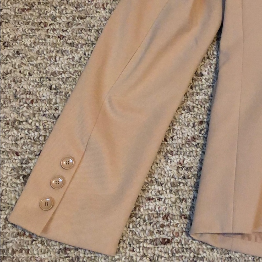 Blazer - Picture 5 of 6